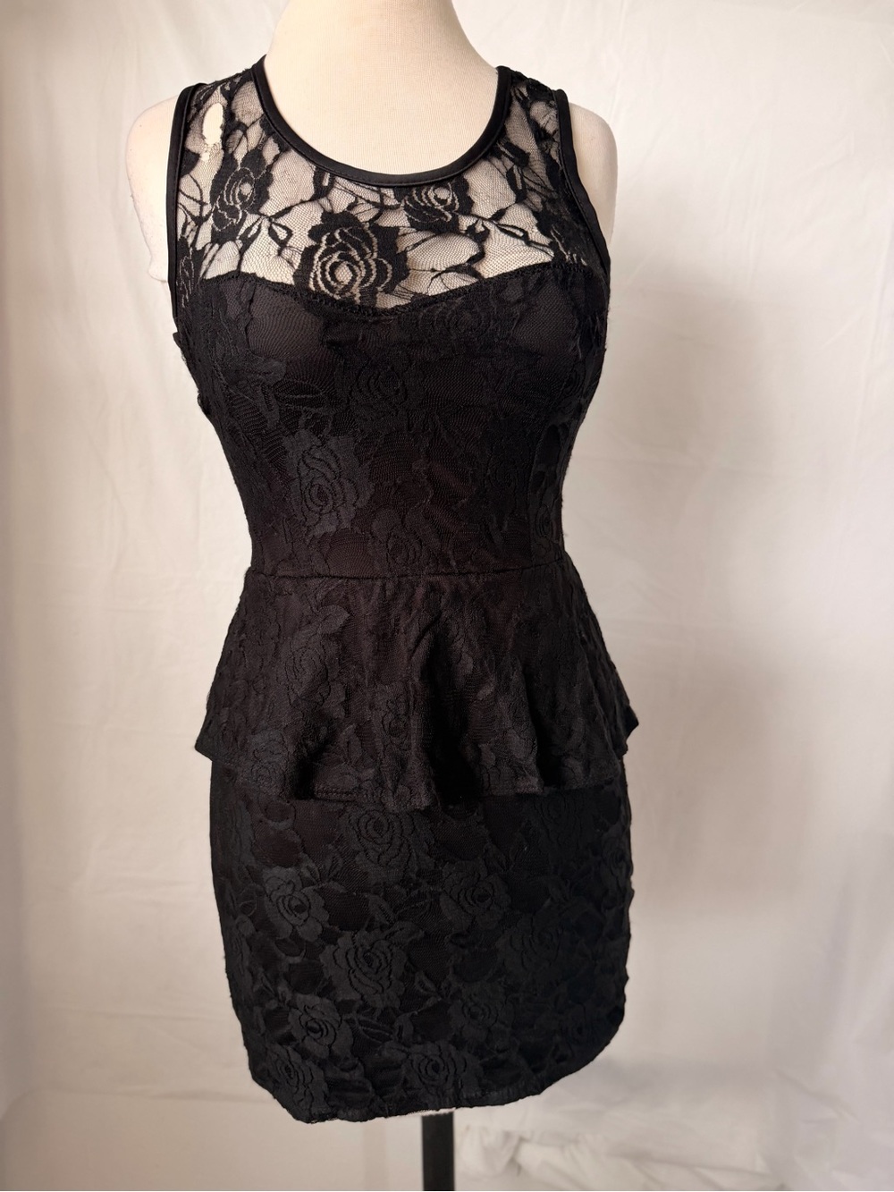 Pinc Black Lace Peplum Mini Dress
